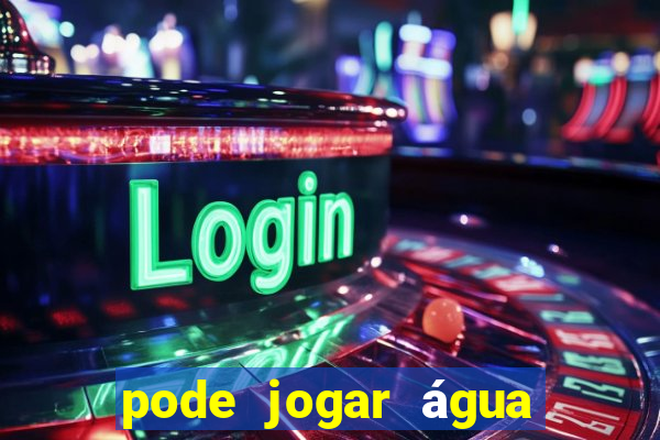 pode jogar água quente no vaso sanitário